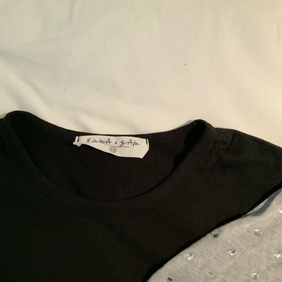 LF Emma and Sam Cropped Shirts Lot of 2 Size Small - Picture 2 of 3